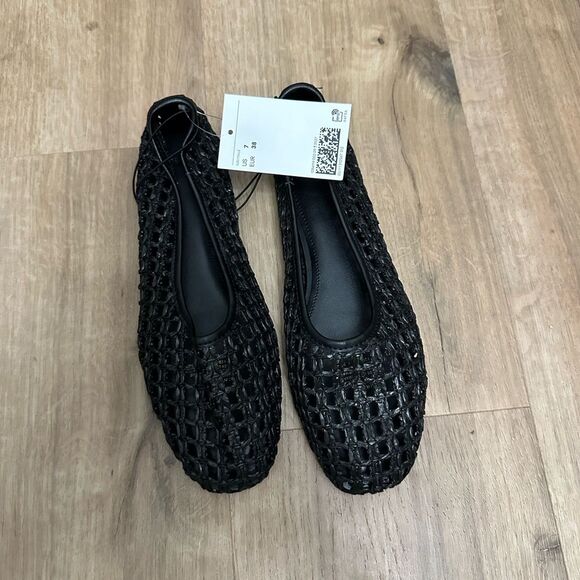 H&M Elegant Black Fishnet Flats Shoes Sz 7 - Picture 1 of 4